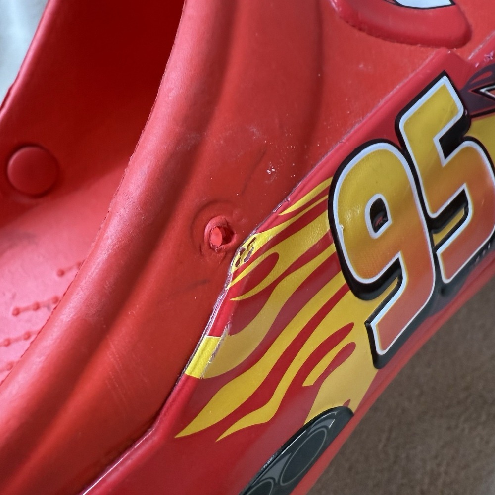 CROCS LIGHTNING McQueen 5 M 7 W limited Edition Disney *Broken Straps - Picture 9 of 10